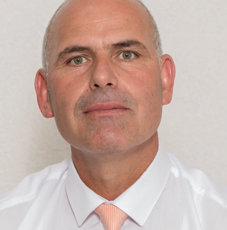 Shani Hoti — teacher and author from Kosovo / mësues dhe autor nga Kosova